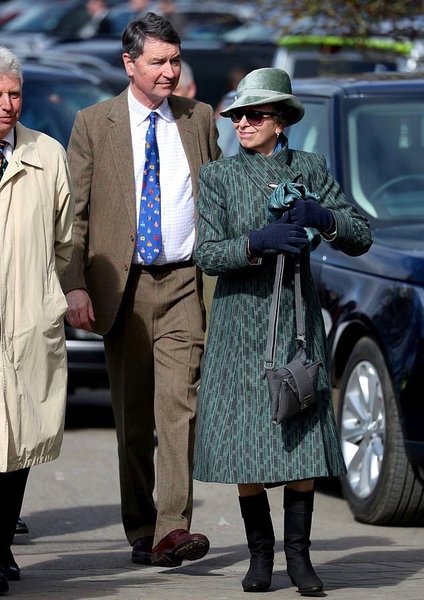 Royal style: Max and Wax and whacky hats