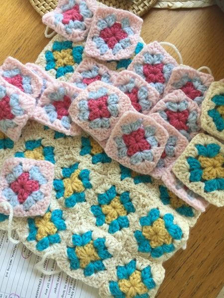 Does anyone have Mollie Makes no. 13 they could photograph a page from please?