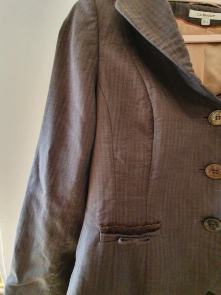 what colour to wear under a brownish grey suit?