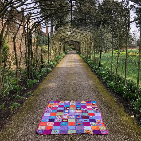 Woolly Hugs. Making a true celebration of the wonderful WhatWouldLeslieKnopeDo, can you help?