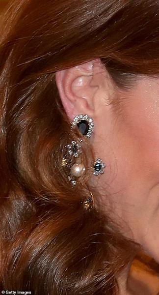 Royal style: Max and Wax and whacky hats