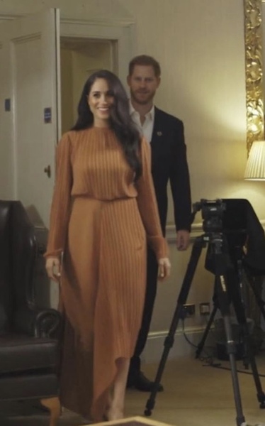 Royal style: Max and Wax and whacky hats