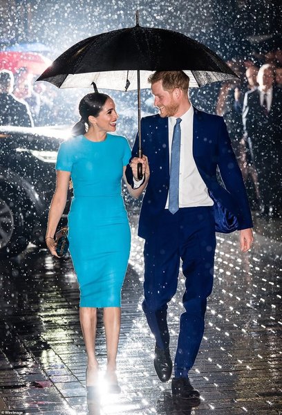 Does anyone want a thread for people who are happy for Harry and Meghan? Thread  3