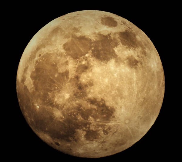 Omigod... the moon!