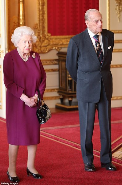 Royal style: Max and Wax and whacky hats