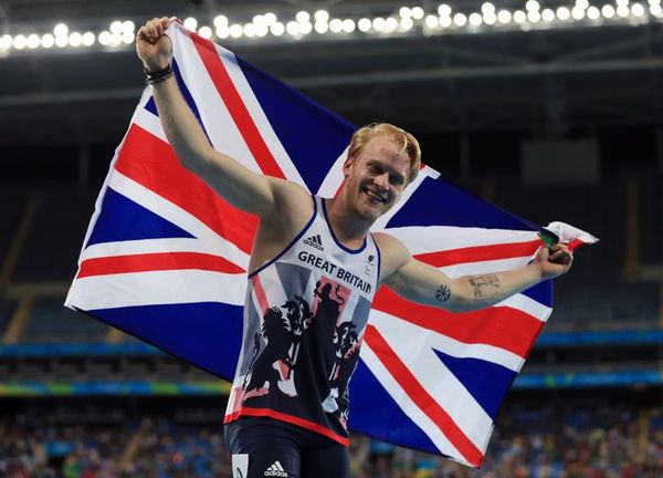 Swagger Inn thread 164 --Gorillas-- HBFs in the mist - aka Where's the bloody Sun?