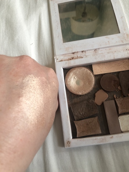 Inner eye highlighter