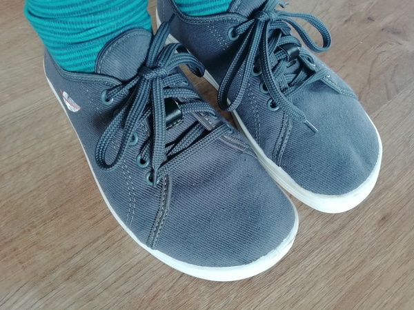 Does anyone have really wide feet?