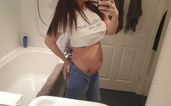 Baby bumps around 24 weeks *pics* when did your bump really start growing?