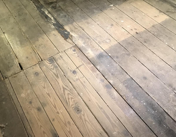 Help identifying wooden floorboards, please