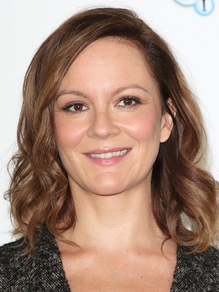 Please tell which actress this is - driving me crazy!