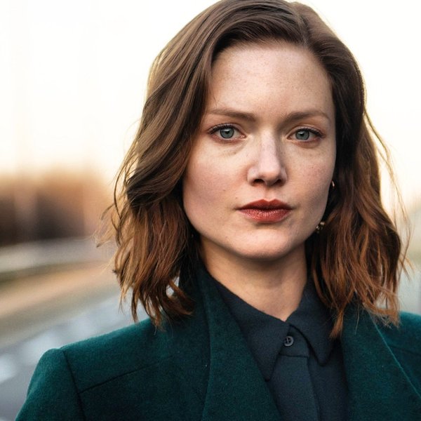 Please tell which actress this is - driving me crazy!