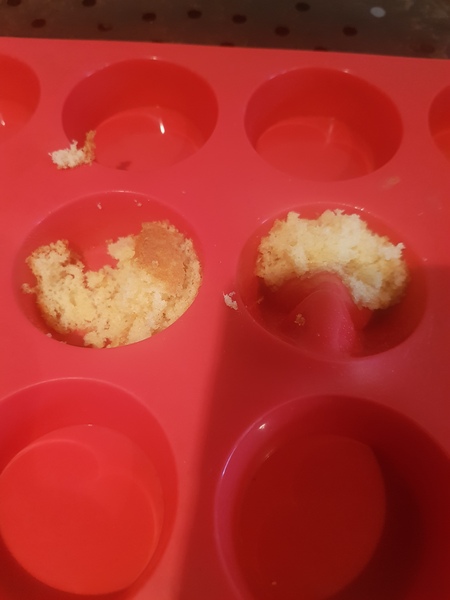 Fairy cakes no cases...do you grease your silocane bun tin?