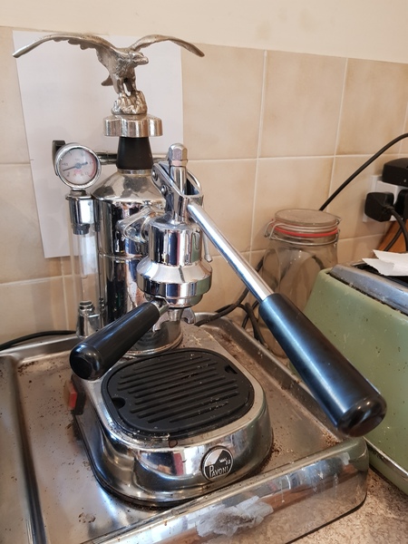 Is there anywhere still doing a take away coffee?