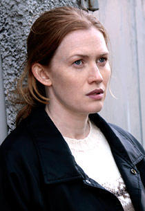 Please tell which actress this is - driving me crazy!