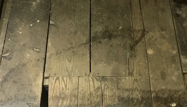 Help identifying wooden floorboards, please