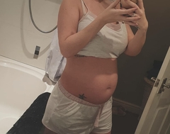 Baby bumps around 24 weeks *pics* when did your bump really start growing?