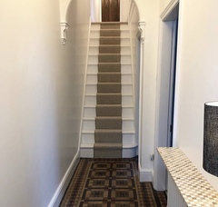 Please can you show me your hallways (especially especially new ish build)0
