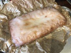 When should your lemon drizzle get its drizzle?
