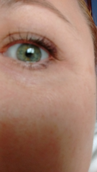 Properly violet or green eyes?