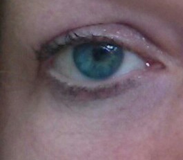 Properly violet or green eyes?