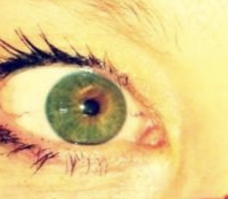 Properly violet or green eyes?