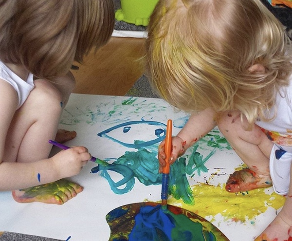 Social distancing around the Maypole: Fledglings fly into Flylady thread May 2020.