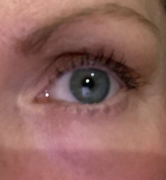 Properly violet or green eyes?
