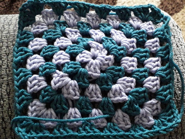 Woolly Hugs. Making a blanket for lovely Crazyladee and her family. We need help.