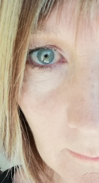 Properly violet or green eyes?
