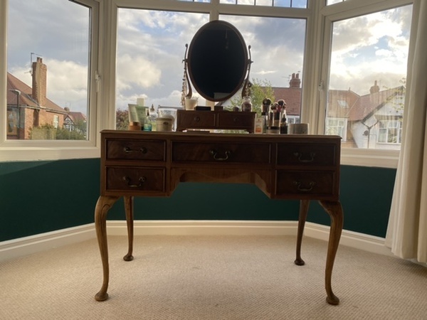 Do you have a dressing table? Come talk to me.
