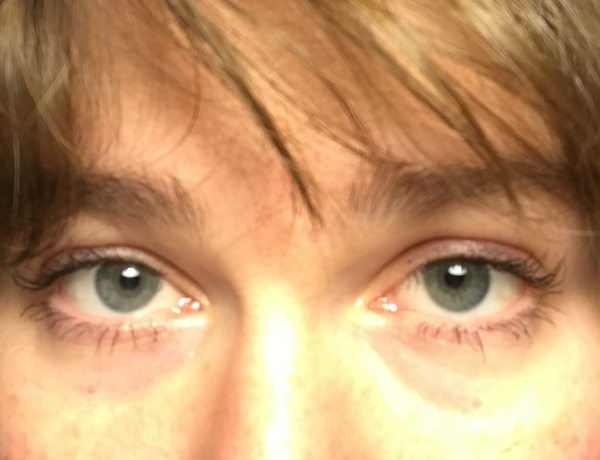 Properly violet or green eyes?