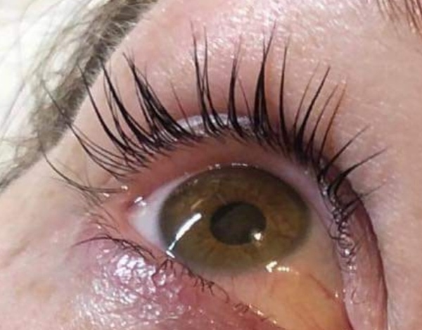 Properly violet or green eyes?
