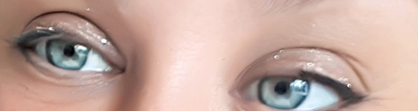 Properly violet or green eyes?