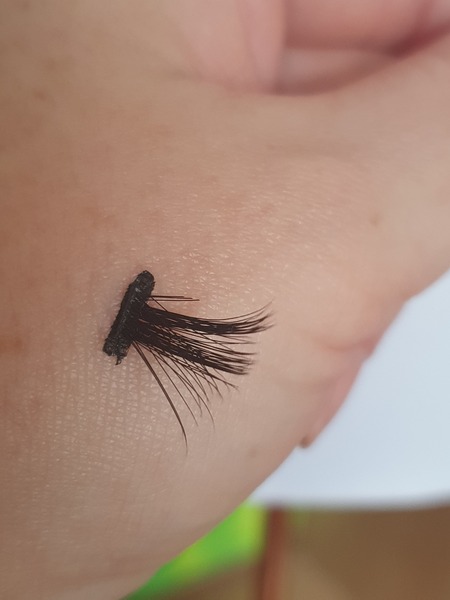 False eyelashes