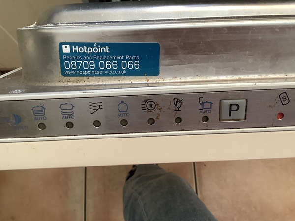 Hotpoint integrated dishwasher BFI680