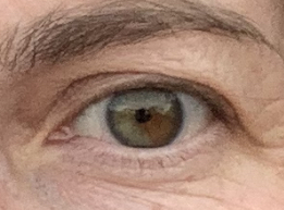 Properly violet or green eyes?