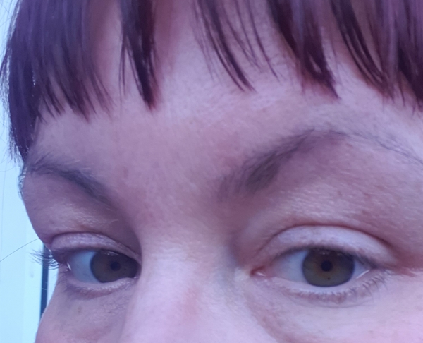 Properly violet or green eyes?
