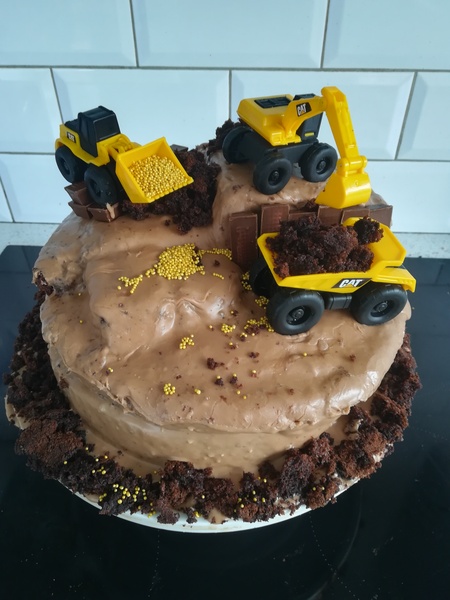 Themed cake on a budget - give your DIY tips pleasee