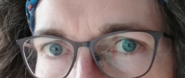 Properly violet or green eyes?