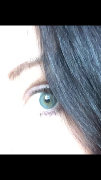 Properly violet or green eyes?