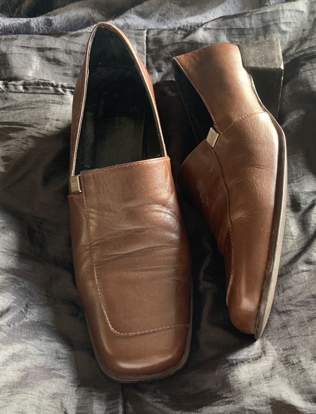 Help to identify brand logo please