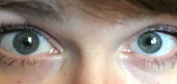 Properly violet or green eyes?