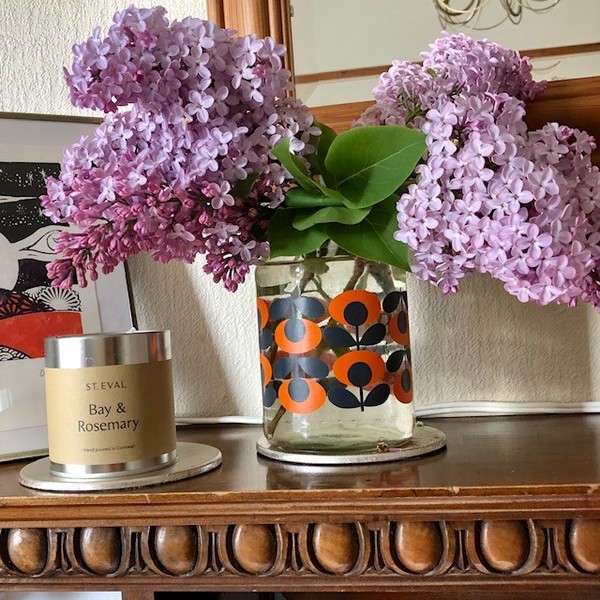 The Lovely Friendly Perfumistas may not be going anywhere, but they still smell AMAZING! It’s thread 26!