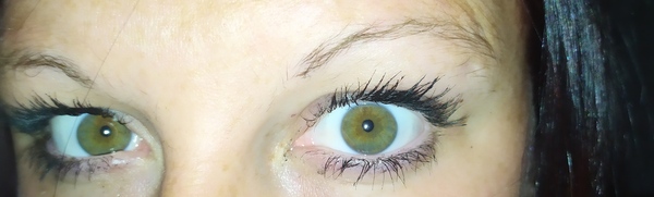 Properly violet or green eyes?