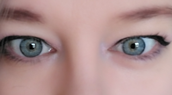 Properly violet or green eyes?