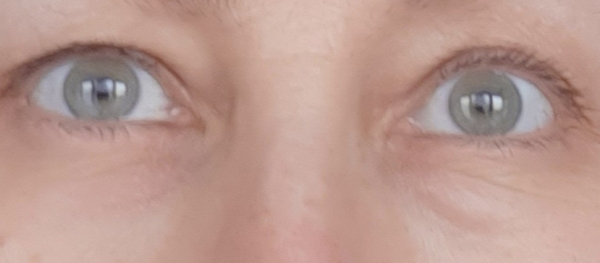 Properly violet or green eyes?