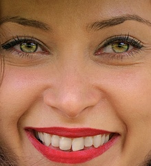 Properly violet or green eyes?