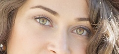 Properly violet or green eyes?