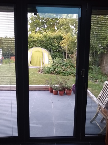 Bifold integrated blinds